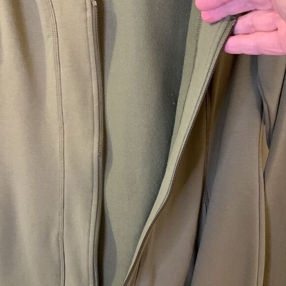 Denim & Company Sz Small activewear lightweight zip up jacket with V-neck - Picture 7 of 9